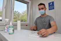 Negativnachweis: Im WBVRO-Testzentrum kommen zugelassene Antigen-Tests zur Eigenanwendung zum Einsatz. 